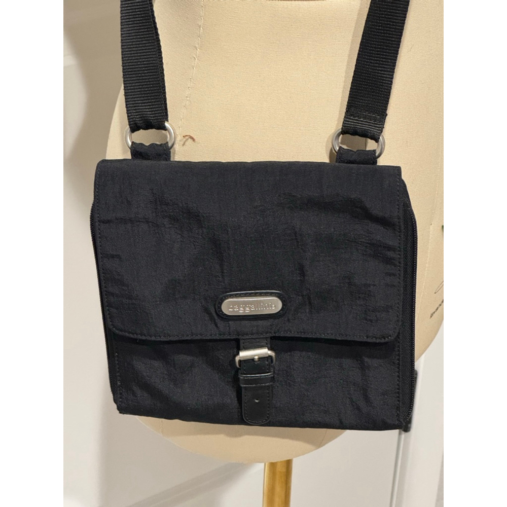 Women's Baggallini Black Crossbody Bag zip snap closure Beige Interior